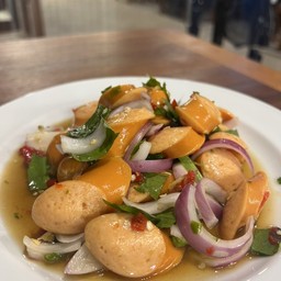 ยำไส้กรอก