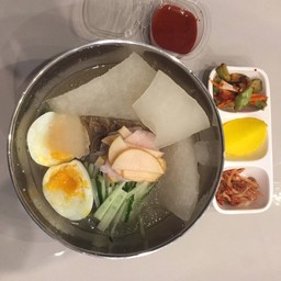 บะหมี่เย็นน้ำ ( ฟรีโยเกิร์ต )