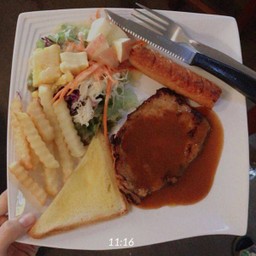 สเต๊กหมู ไส้กรอก