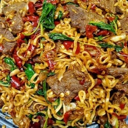 มาม่าผัดขี้เมารวมมิตร