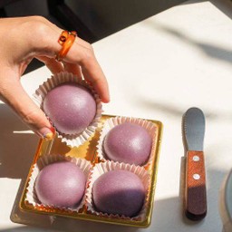 เปี๊ยะมันม้วงลาวา