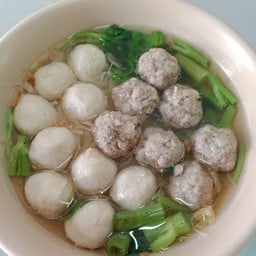 ก๋วยเตี๋ยว ลูกชิ้น หมูสับ