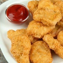 นักเก็ตไก่ 5 ชิ้น + ซอสมะเขือเทศ