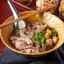 ก๋วยเตี๋ยวน้ำตกเนื้อ