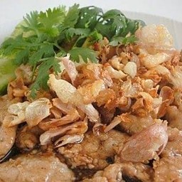 ทอดกระเทียมเป็นกับข้าว Fried garlic - side dish
