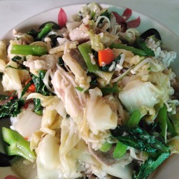 ข้าวราด อกไก่ผัดผักรวม