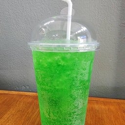 เขียว แก้วโอ่ง