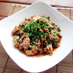 ไก่ หมู ผัดซอสหม่าล่า (กับข้าว)