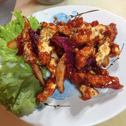 หมูทอดราดซอสมะเขือเทศ ( ฟรีโยเกิร์ต )