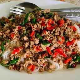 เส้นหมี่กะเพรา