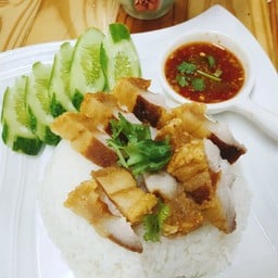 ข้าวหน้าหมูกรอบ