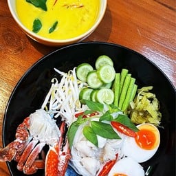 ขนมจีนน้ำยาโคตรปู คุณภัทรา