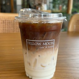 Yellow Moon Cafe’&Bistro ศาลายา