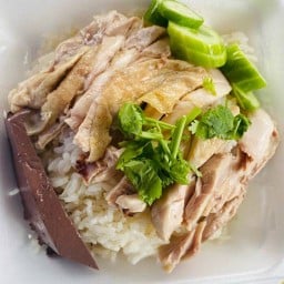 รุ่งทวีข้าวมันไก่ เจริญราษฏ7 หน้าเซเว่นอยู่ดี4