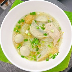 ก๋วยเตี๋ยวลูกชิ้นปลา น้ำใส