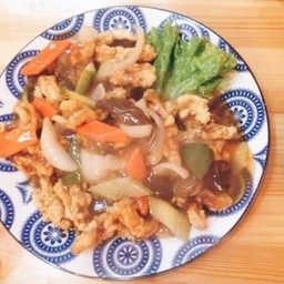 หมูทอดราดซอสเปรี้ยวหวาน ( ฟรีโยเกิร์ต )