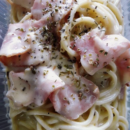 สปาเก็ตตี้ไวท์ซอสแฮม