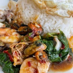 ข้าวกะเพราทะเลรวม