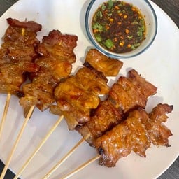 เซ็ตหมูปิ้ง 10ไม้ ข้าวเหนียว 2ห่อ (ฟรีแจ่ว)