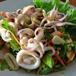 ยำปลาหมึก