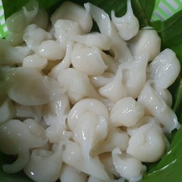 ไก่โอกเส้นสด