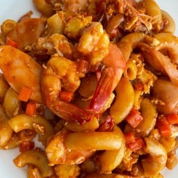 มักกะโรนี (เลือกเนื้อสัตว์ในตัวเลือก)