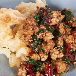 เส้นใหญ่กะเพรา