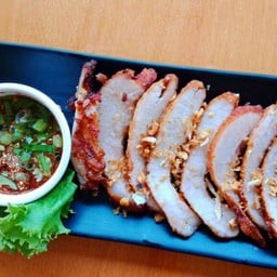 คอหมูทอดน้ำปลา