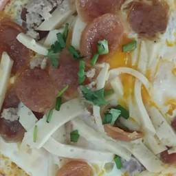 ไข่กะทะพิเศษ(ไข่สามฟองและเครื่อง)