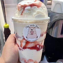 นมหมีสตอเบอรี่
