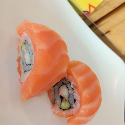 แซลม่อนโรลสด