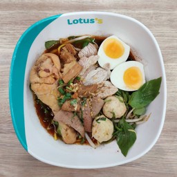 ก๋วยเตี๋ยวเรือรวมทุกอย่าง (ก๋วยเตี๋ยวเรือยกธง)