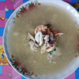 กระเพราพริกแห้งByผึ้ง