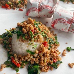 กระเพราตักราด&ไก่ป็อป