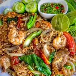 ข้าวผัดรถไฟรวมมิตร