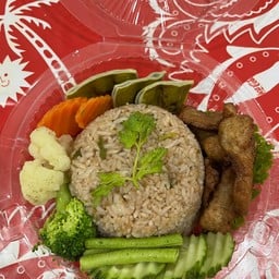 ข้าวผัดน้ำพริกหมูทอด
