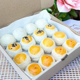 เปี๊ยะรวมไส้ลูกเล็ก ( กล่อง 16 ลูก )