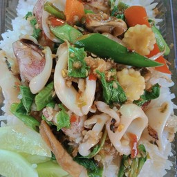 กระเพราปลาหมึก