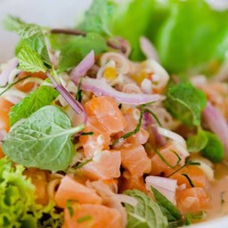 ยำแซลมอน