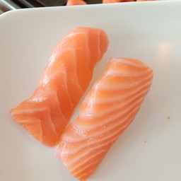 ซูชิแซลมอนสด