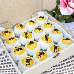 เปี๊ยะงาดำลูกเล็ก ( กล่อง 16 ลูก )