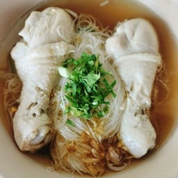 ก๋วยเตี๋ยวน่องไก่ 2 ชิ้น