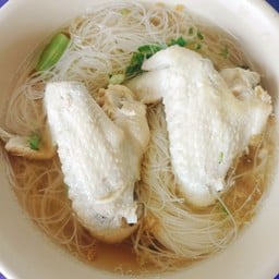 ก๋วยเตี๋ยว ปีกไก่ 2ชิ้น