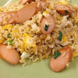 ข้าวผัดไส้กรอก