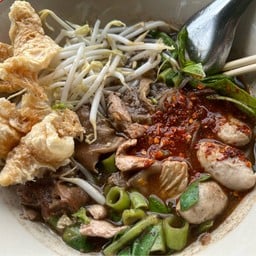 ก๋วยเตี๋ยวเรือเคียงนา ณ บ้านย่า