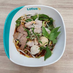 ก๋วยเตี๋ยวเรือหมูหมัก+ตับ+ลูกชิ้น (ก๋วยเตี๋ยวเรือยกธง)