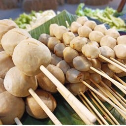 อรวรรณ ลูกชิ้นหมู