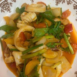 ปลาหมึกผัดไข่เค็ม