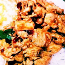 ข้าวกระเพราไก่หน่อไม้ดอง