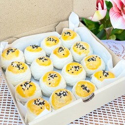 เปี๊ยะเผือกลูกเล็ก ( กล่อง 16 ลูก )